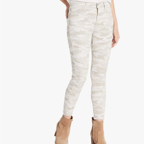 Levi's Green Skinny Jeans with Camouflage Print - Picture 6 of 6